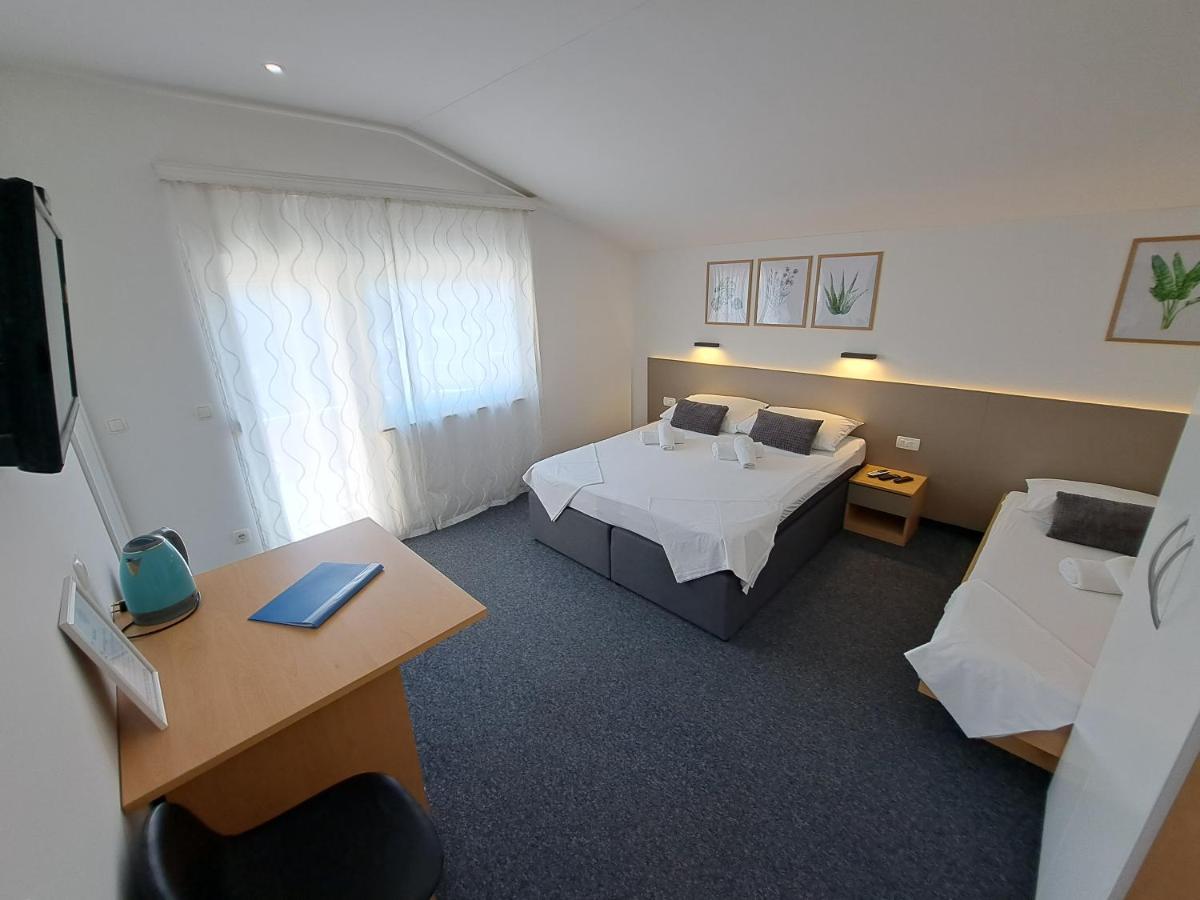 Rooms Zvonimir Стобрек Экстерьер фото